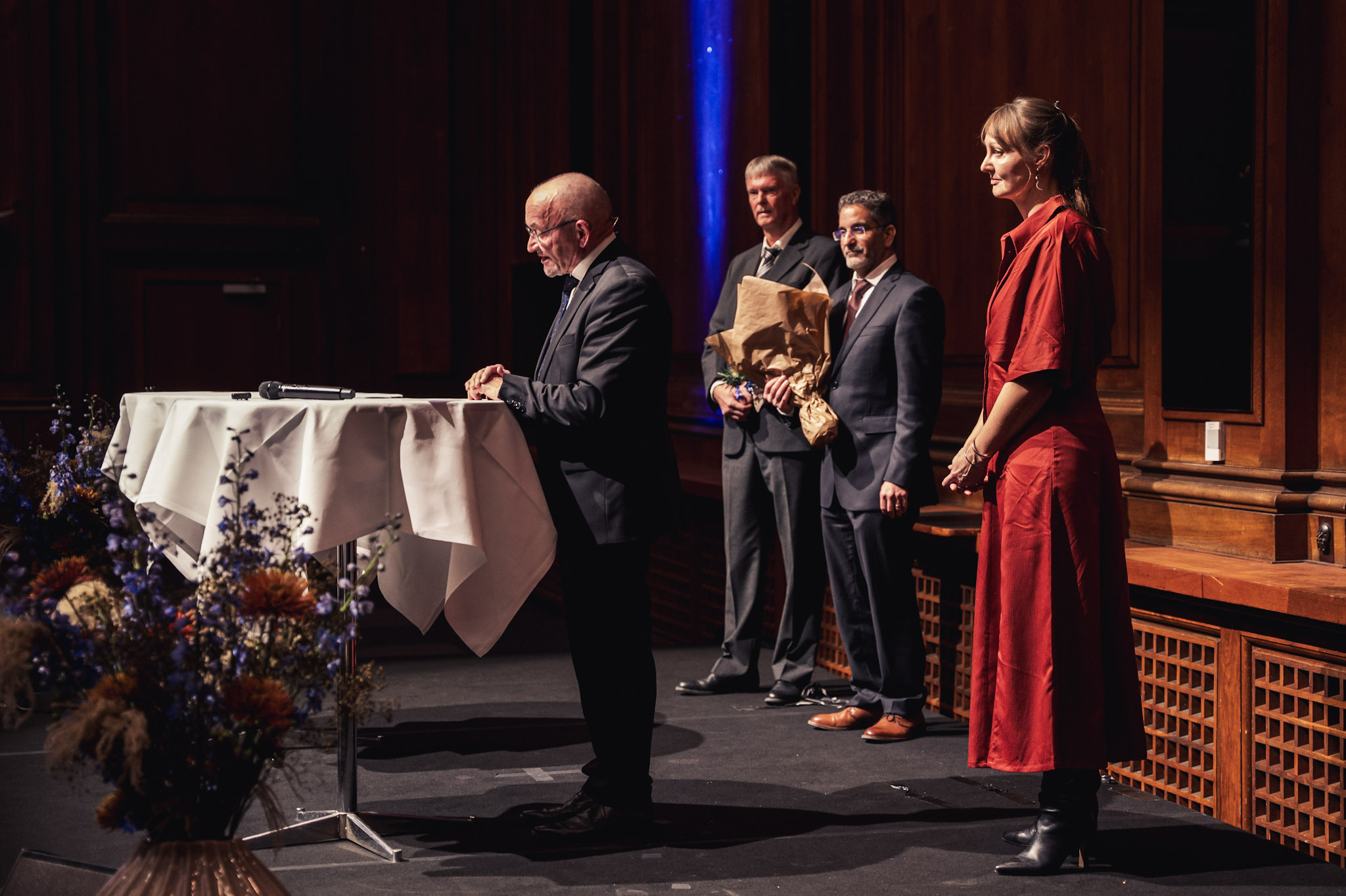 Torben Möger Pedersen, Chair of the Board of DSEB, presents this year’s Innovation and Entrepreneurship Awards to the Master in Entrepreneurial Business Engineering (EBE) program at Aalborg University and Associate Professor Naja Holten Møller from the University of Copenhagen.